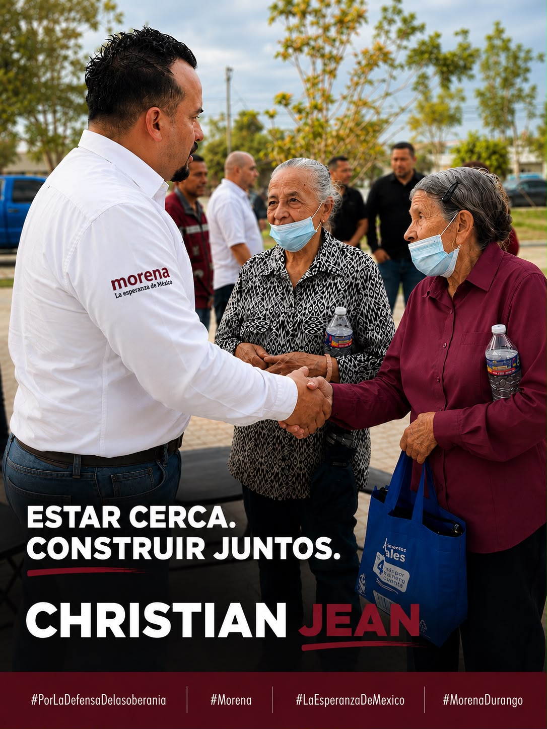 Christian Jean saludando a vecinas en un recorrido de campaña